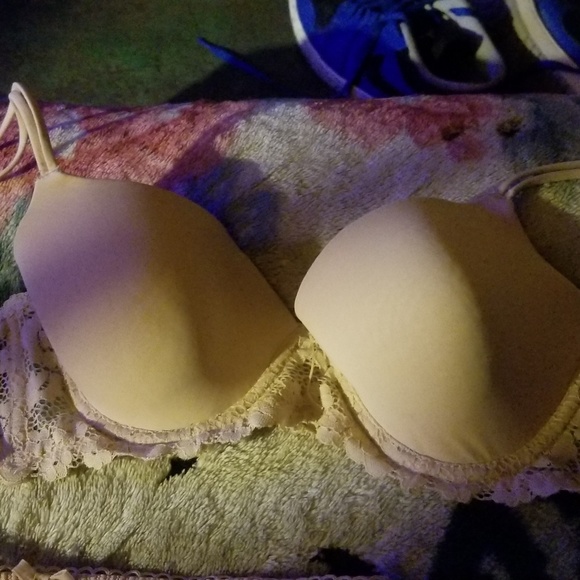 No Boundaries Bra & Victoria Secret Angel Thong - Picture 3 of 8